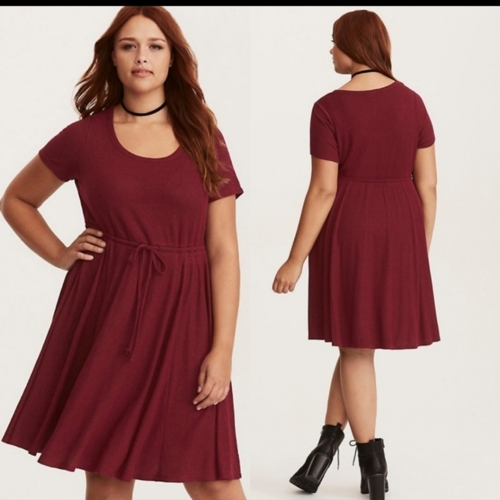 EUC Torrid red knit ribbed tie wasit skater dress